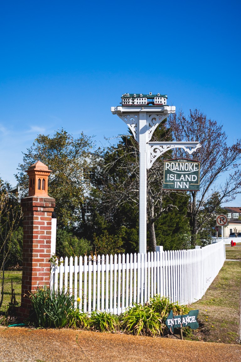 Roanoke Island Inn Entrance and Signage