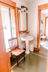 Room 7 Bathroom